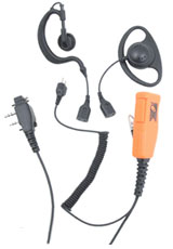 Hresnegle og mikrofon med stik der kan skrues fast til radioen. ICOM ProHunt F34.