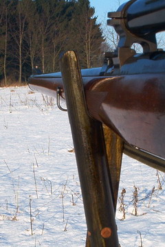 Riflen beskyttes af gummi mellem riffel og stok / skydestok.dk