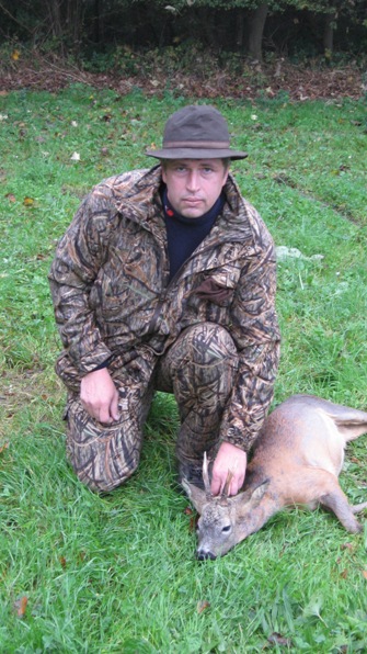 Deer hunting with rifle stick, Photo K. Pedersen / skydestok.dk